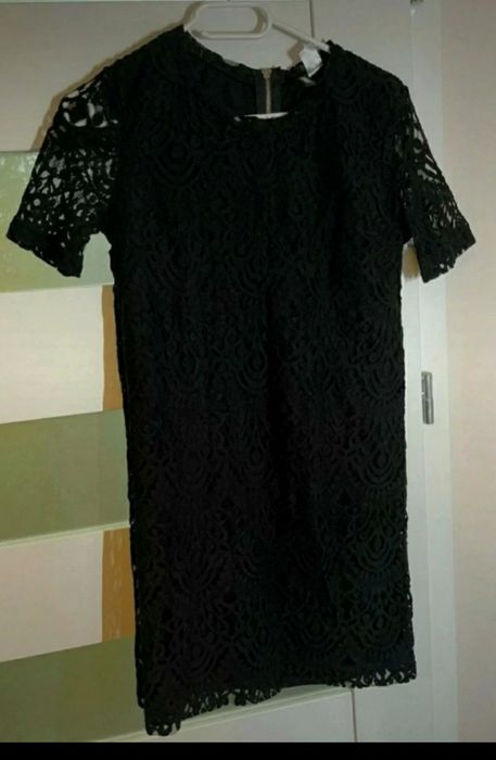 Czarna koronkowa sukienka