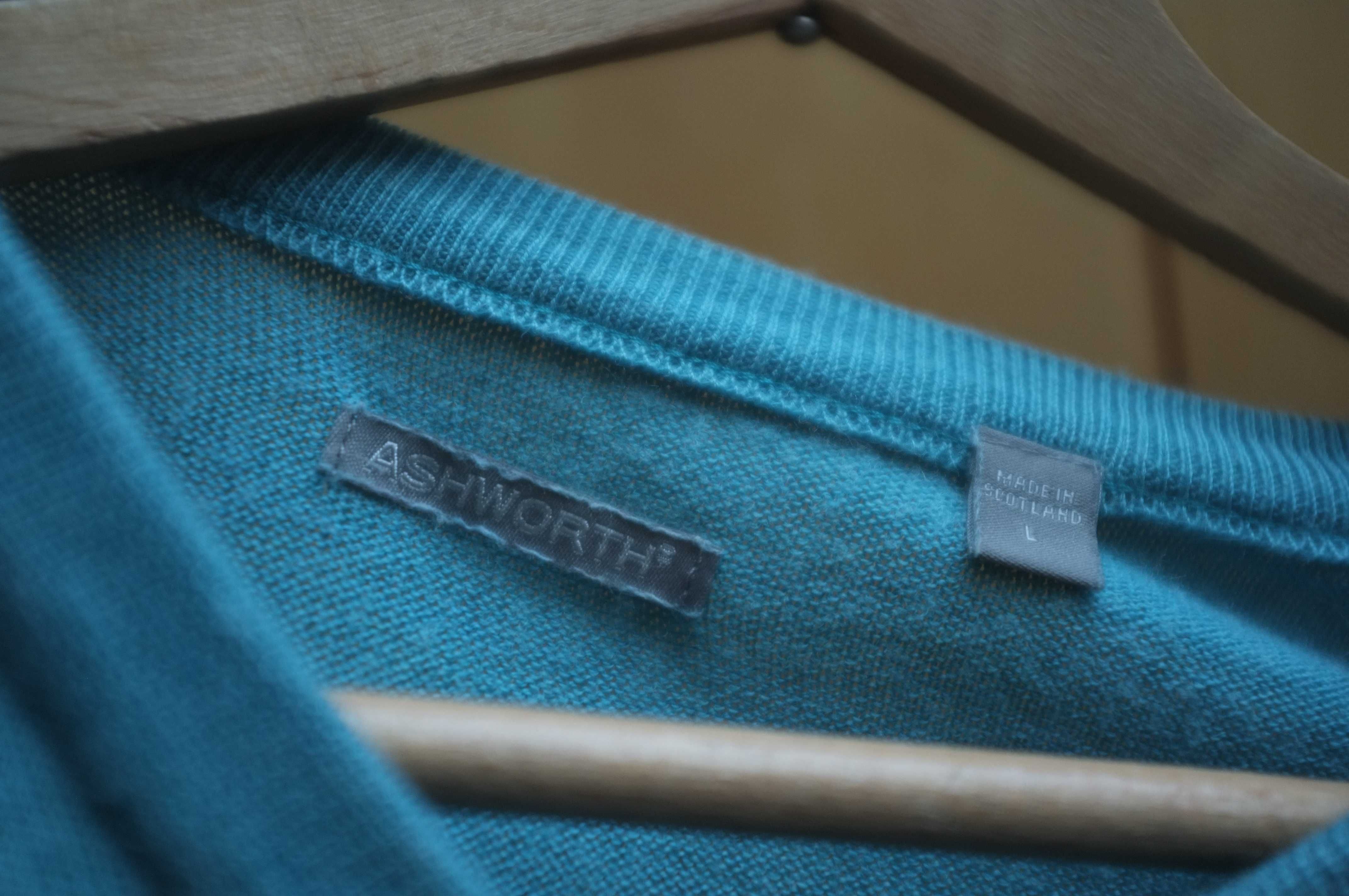 niebieski błękitny sweter Ashworth wełna merino 100% Scotland wełniany