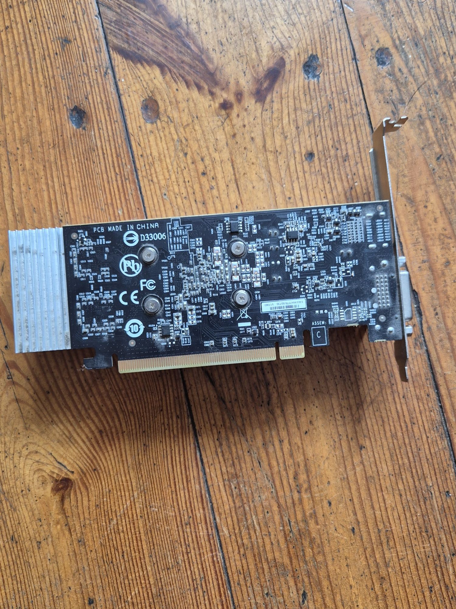 Karta graficzna GIGABYTE D33006