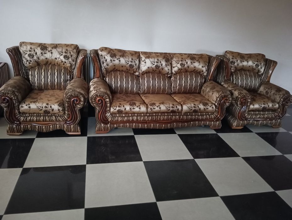 Продам Диван і два крісла в ідеальному стані продаж з рук в руки