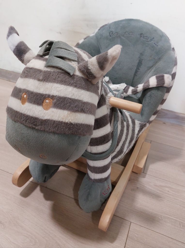Zebra na biegunach, koń bujany, gra Nefere