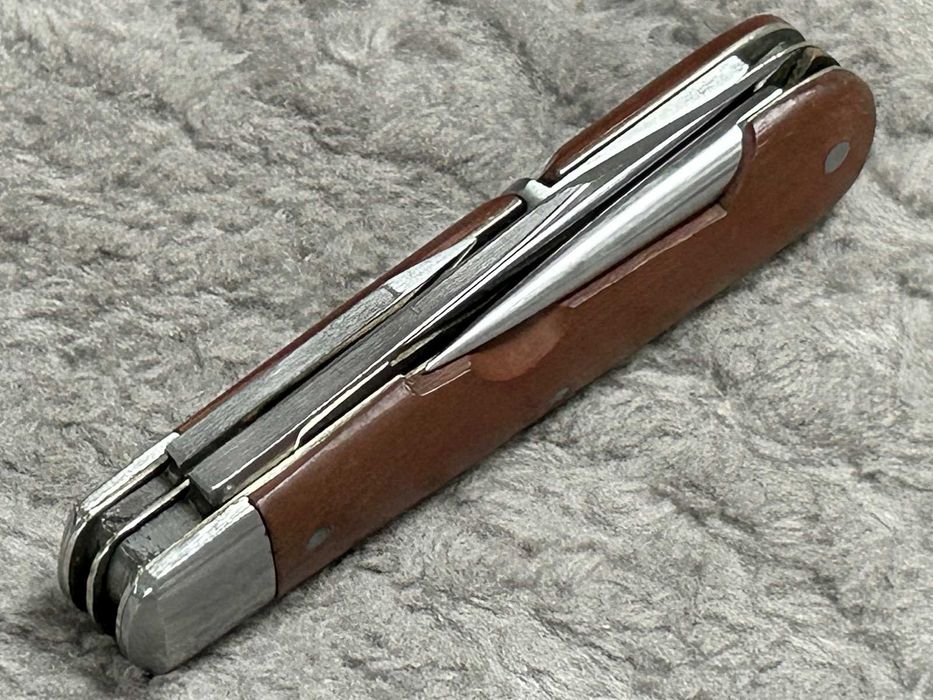 Kontraktowy scyzoryk szwajcarskiej armii - Wenger Tahara Soldier M1908