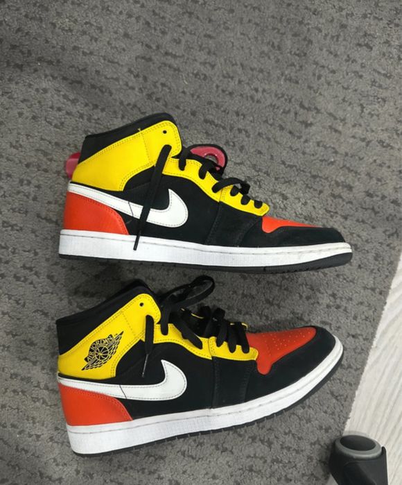 Nike Air Jordan 1 Mid SE 'Amarillo