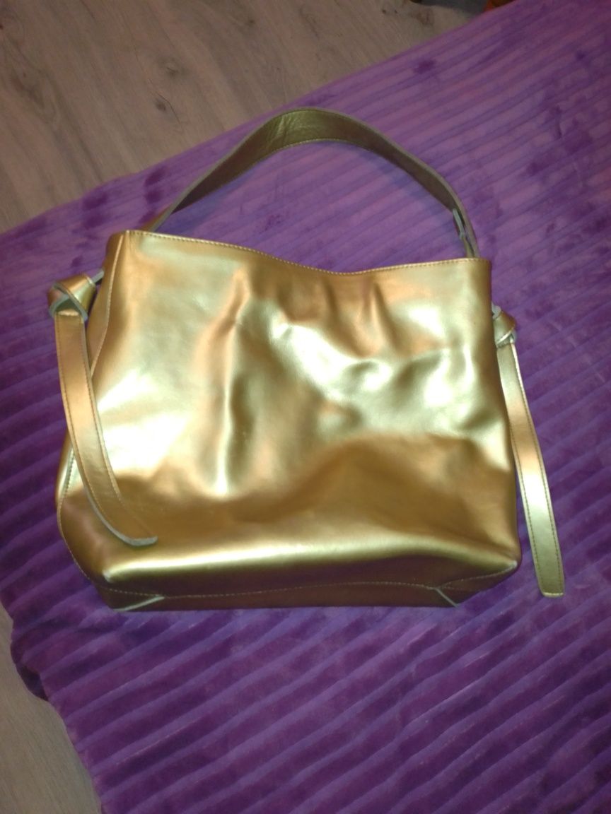 Продам золотую женскую сумку