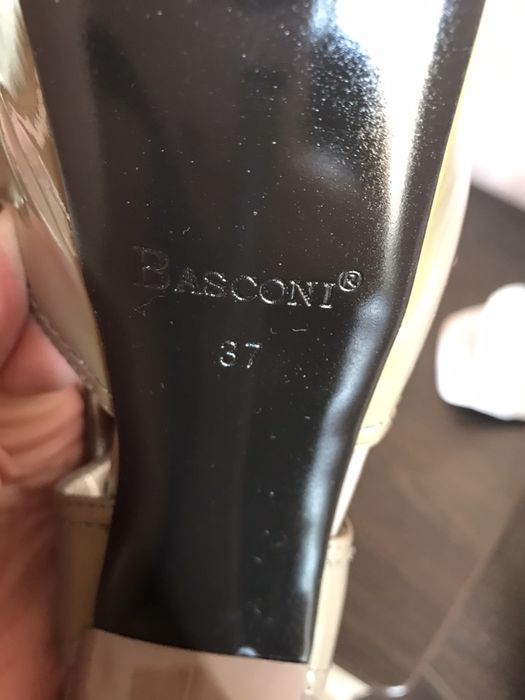 Продам босоножки BASCONI 37р.