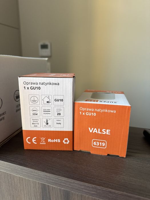 Oprawa natynkowa biala matowa 80 x 115 mm tuba