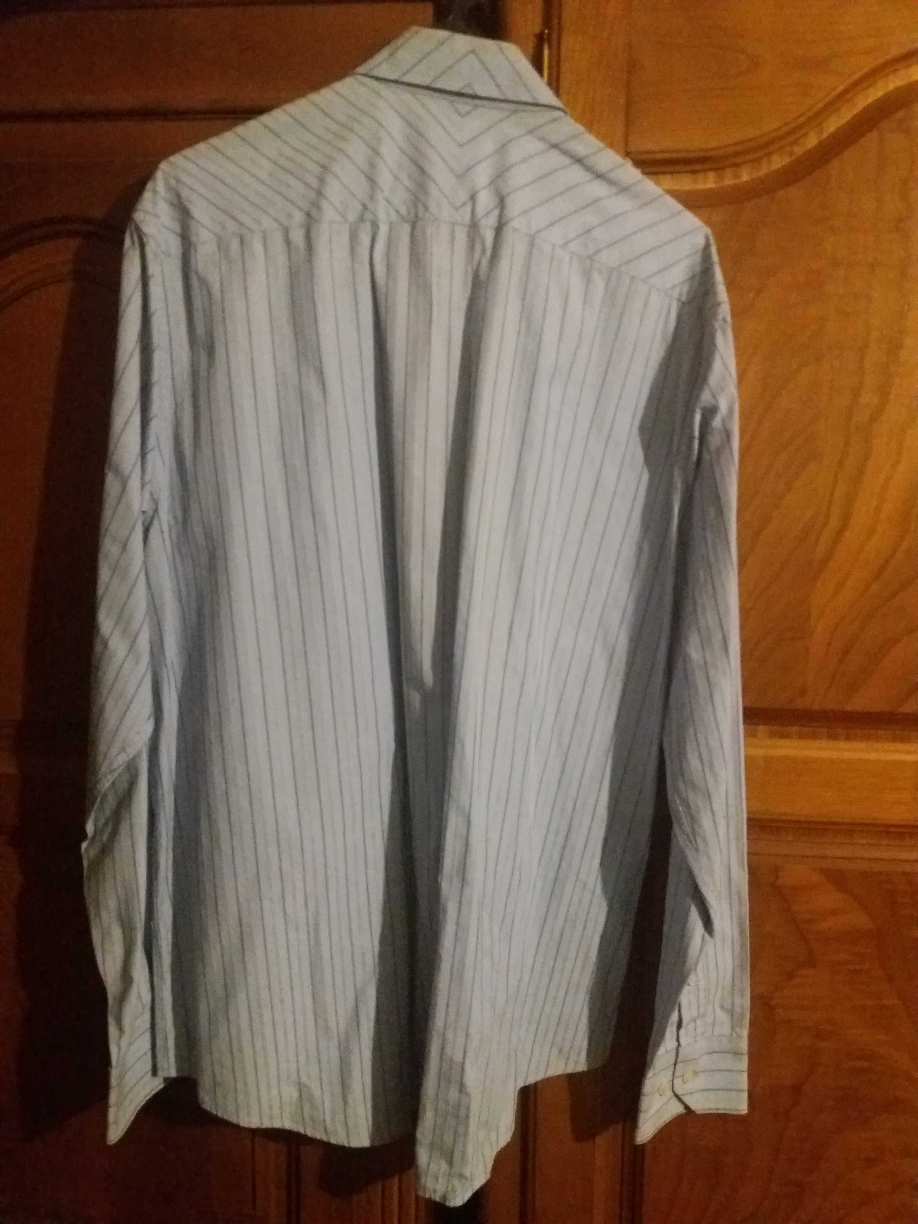 Camisa azul às riscas. Springfield