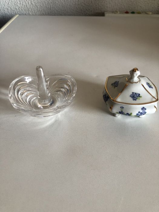 Soporte para aneis em louça e vidro