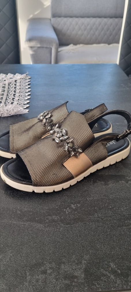 Sandalki 38 jezzi
