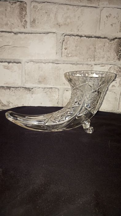 Kryształowy róg obfitości – elegancka dekoracja 18 cm x 12,5 cm
L