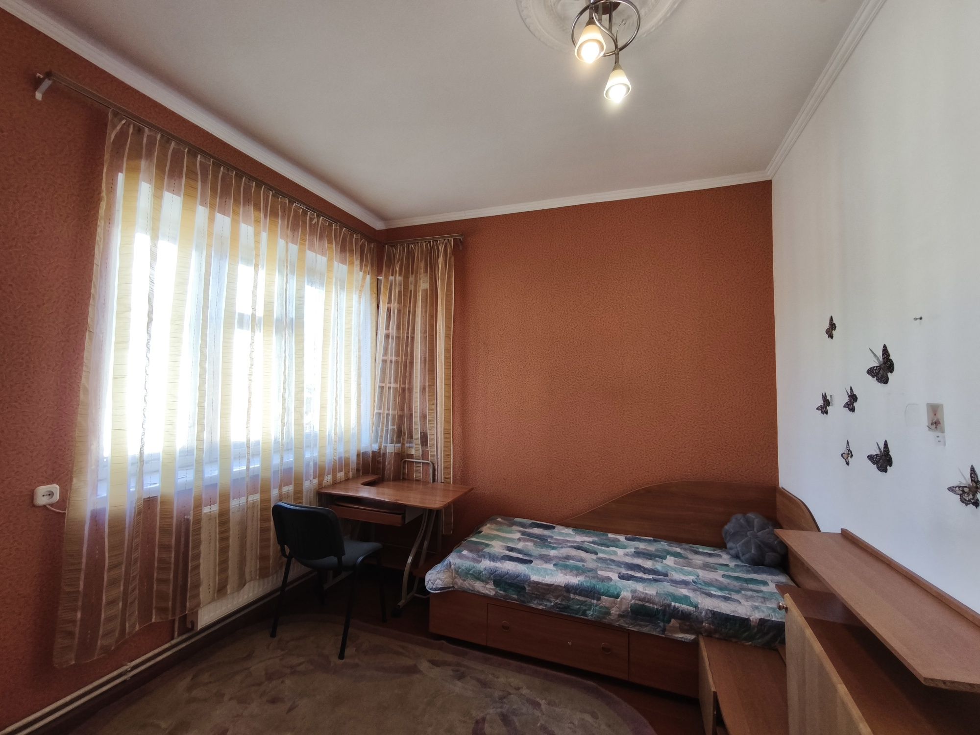 Трикімнатна квартира в центрі з інд. опаленням