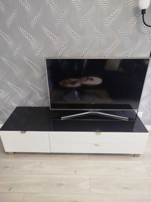 Biała szafka RTV Poole 165 cm / Stolik RTV/ BRW/ Biały połysk / Szkło