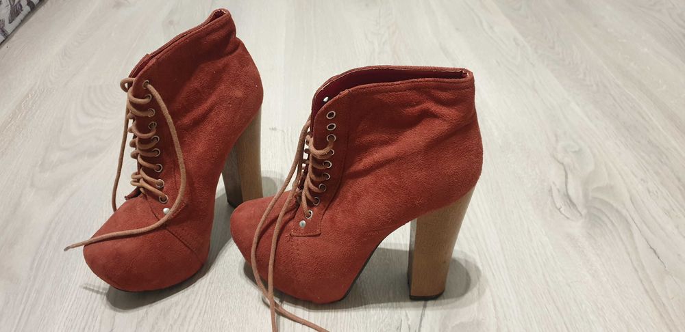 Botins de salto em camurça n°36