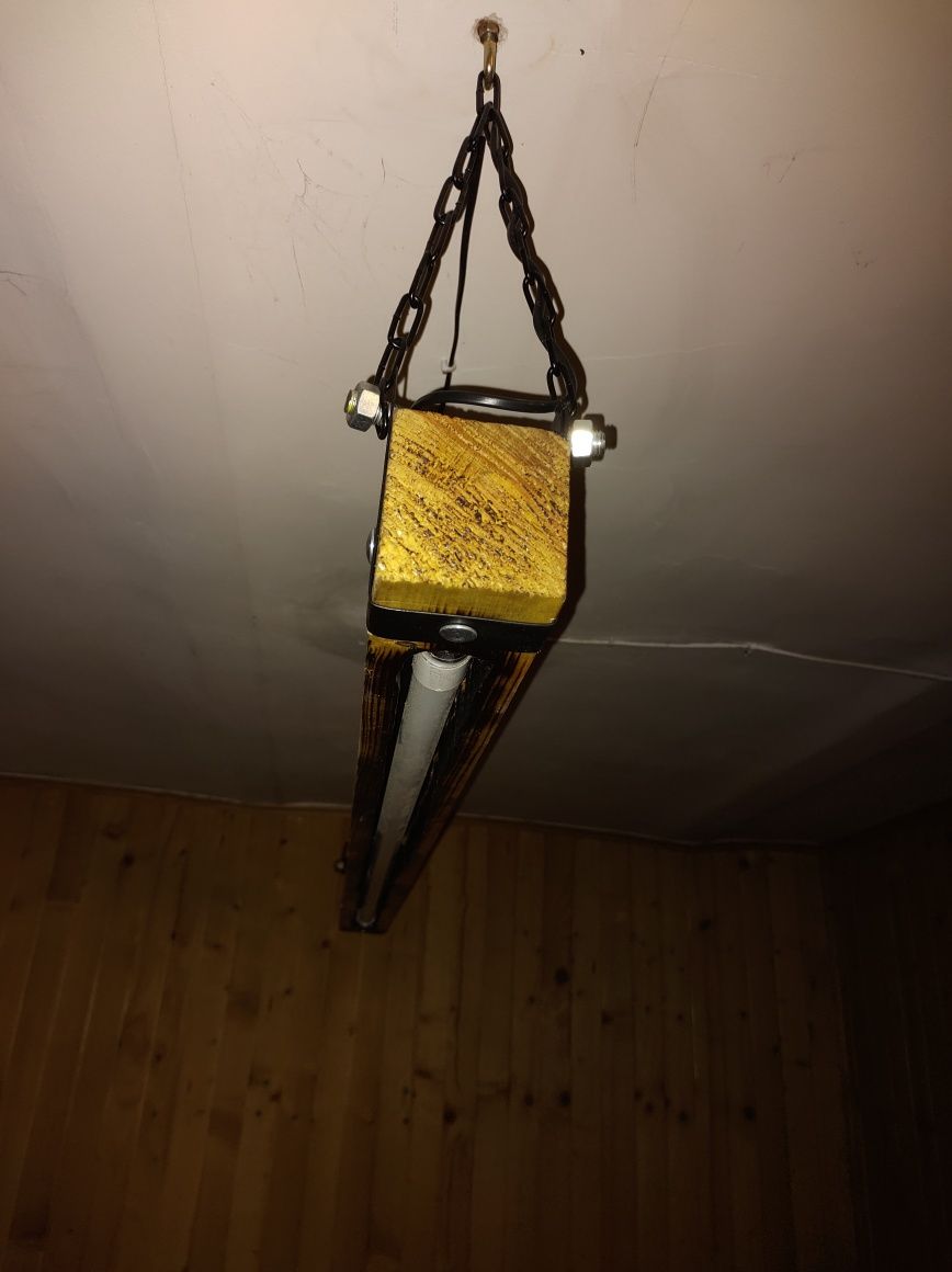 Lampa loft z drewna