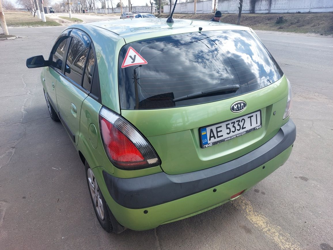 Продам Kia Rio,1.4л,автомат