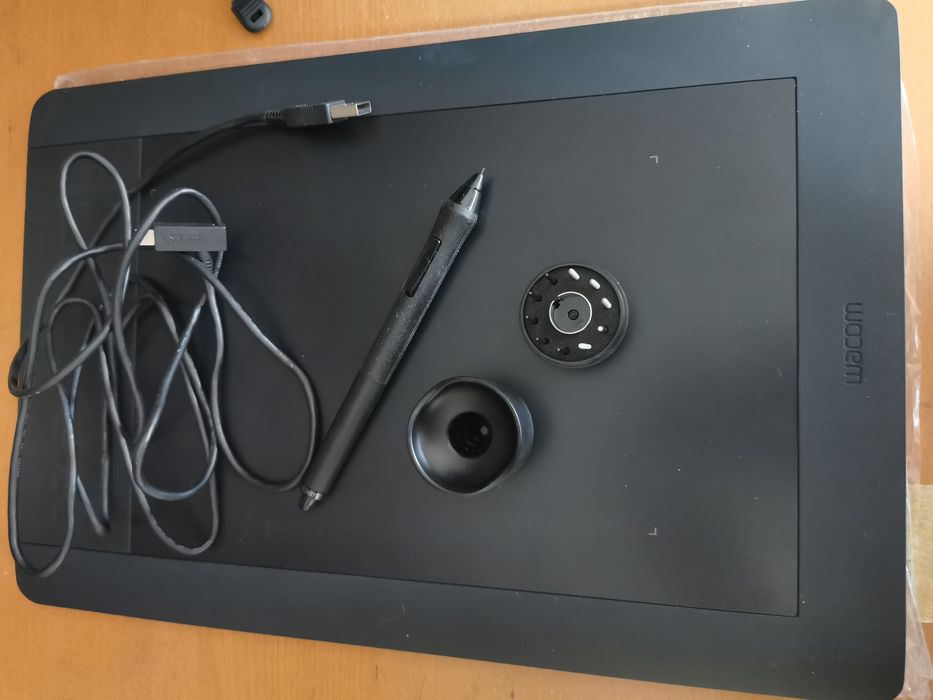 Графічний планшет Wacom Intuos 5 touch (PTH-650).