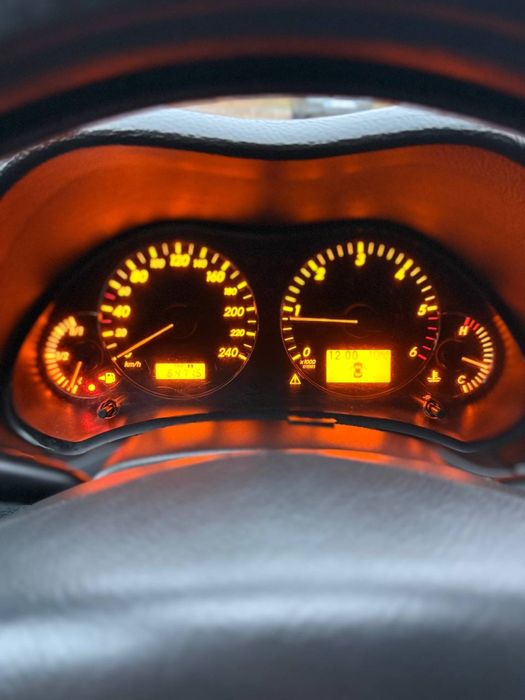 Toyota Avensis 2008р restayling 2,2d механіка 6ступка ідеальний стан