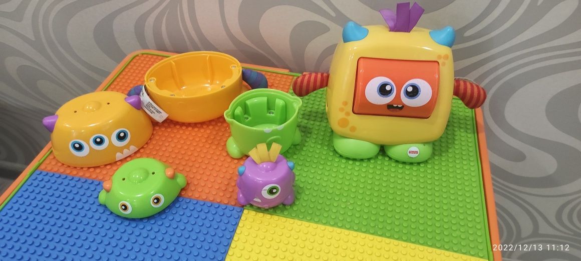 Игрушки Fisher price, Монстры пирамидка и эмоции