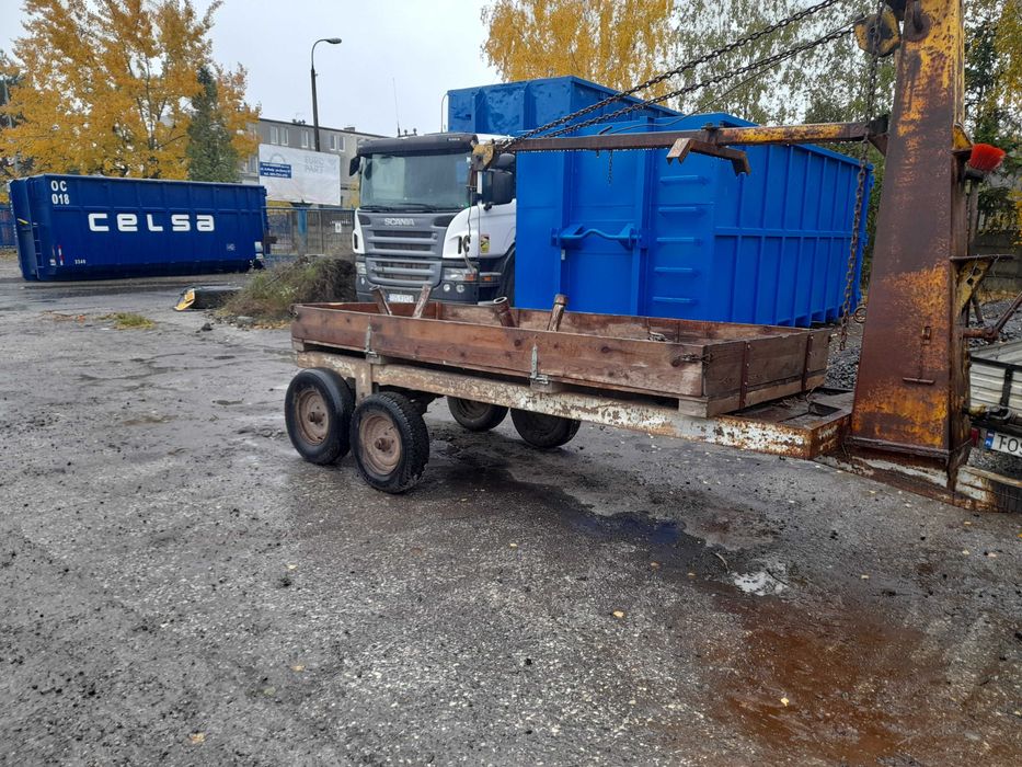 przyczepa lesna z dzwigiem