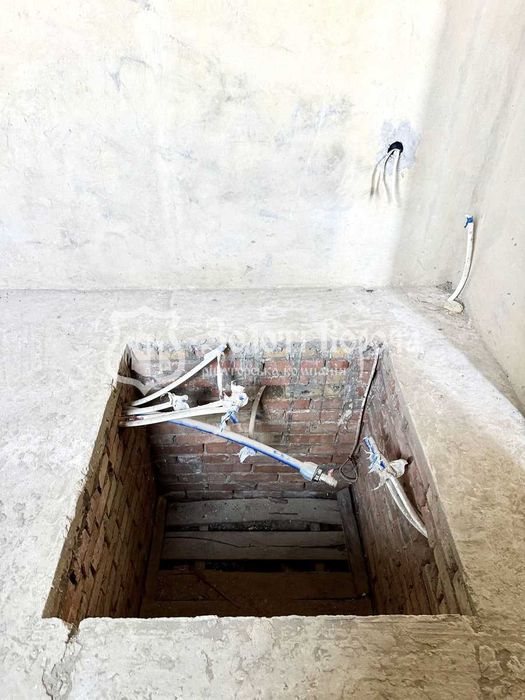 Будинок, 2пов. Без ремонту. село Липовий Скиток, Фастівський район