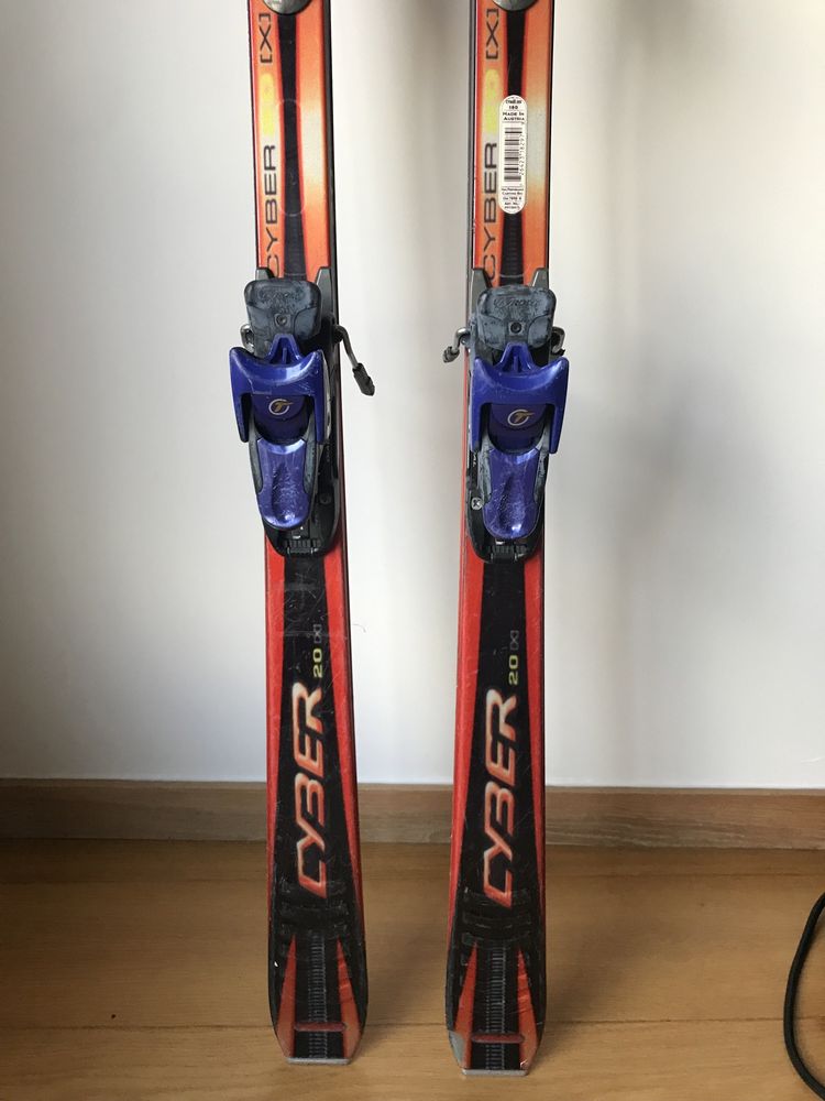 Vendo um par de skis da Head