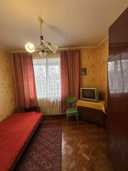 Оренда окремої кімнати для дівчини на Замості, Петроцентр. Варшавська