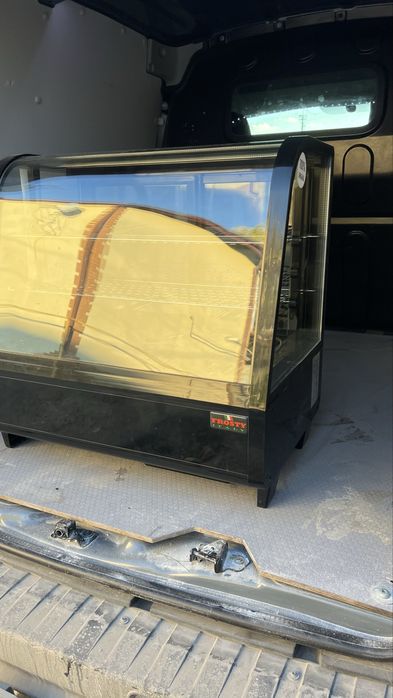 Кондитерська вітрина FROSTY