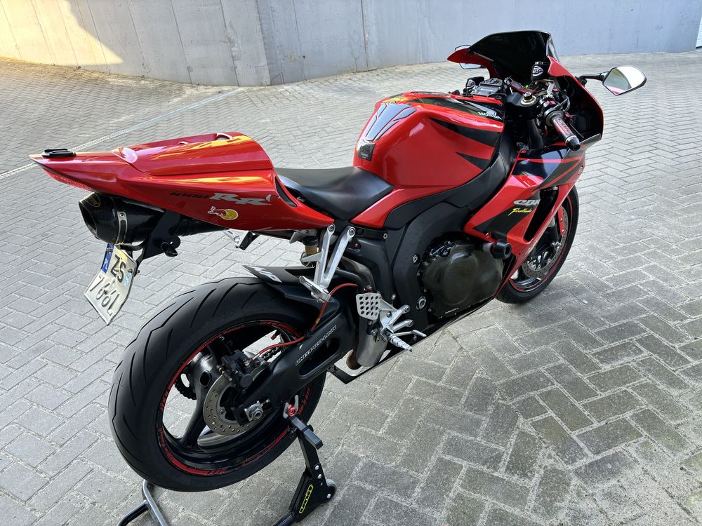 Honda CBR 1000RR 2006r. SC57 lift