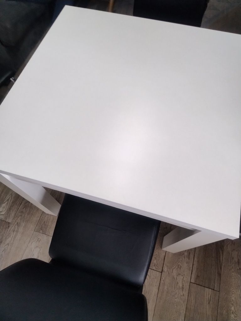 Stół biały mat w bardzo dobrym stanie