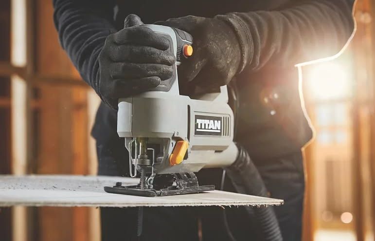 Wyrzynarka Titan TTB867JSW 600W