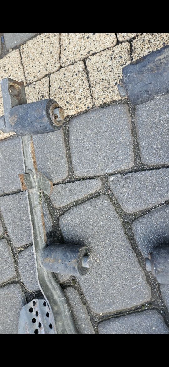 Słupołazy betonowe