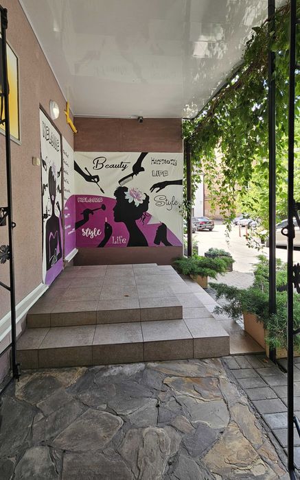 Гончара,28. Приміщення 42кв.м. під студію танцю або спортивну секцію.