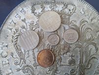 30825# Holanda  1982 lote de 5 moedas UNC 

Preço € 2,50

Obs:
Pode j