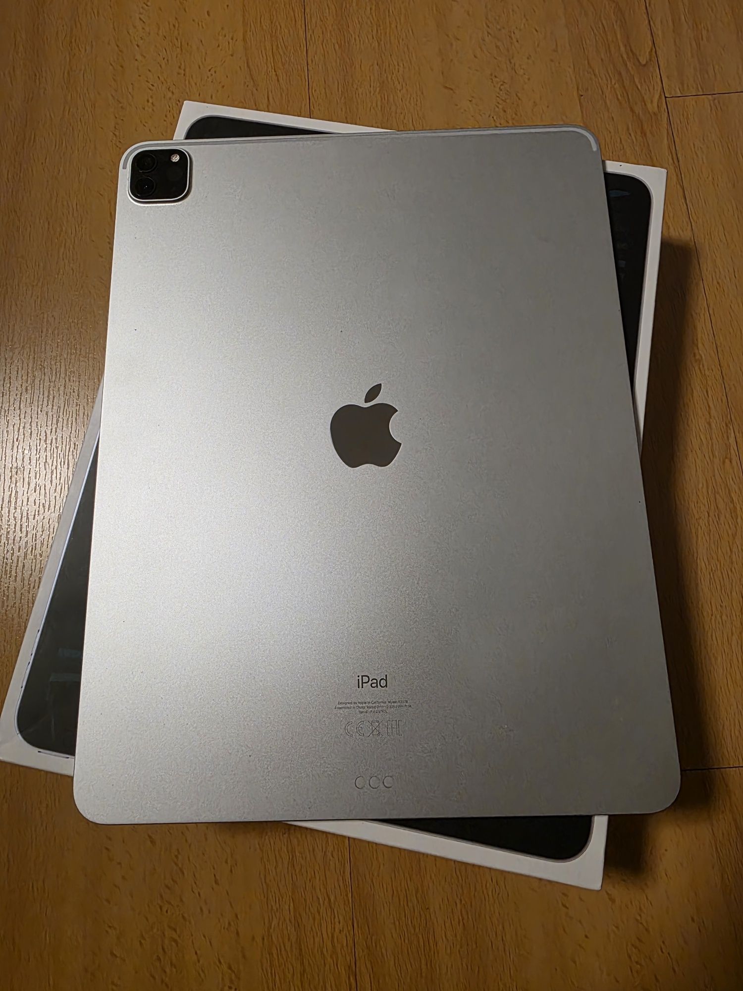 iPad Pro 12.9 5a geração M1 como novo