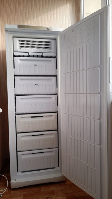 Морозильна камера INDESIT