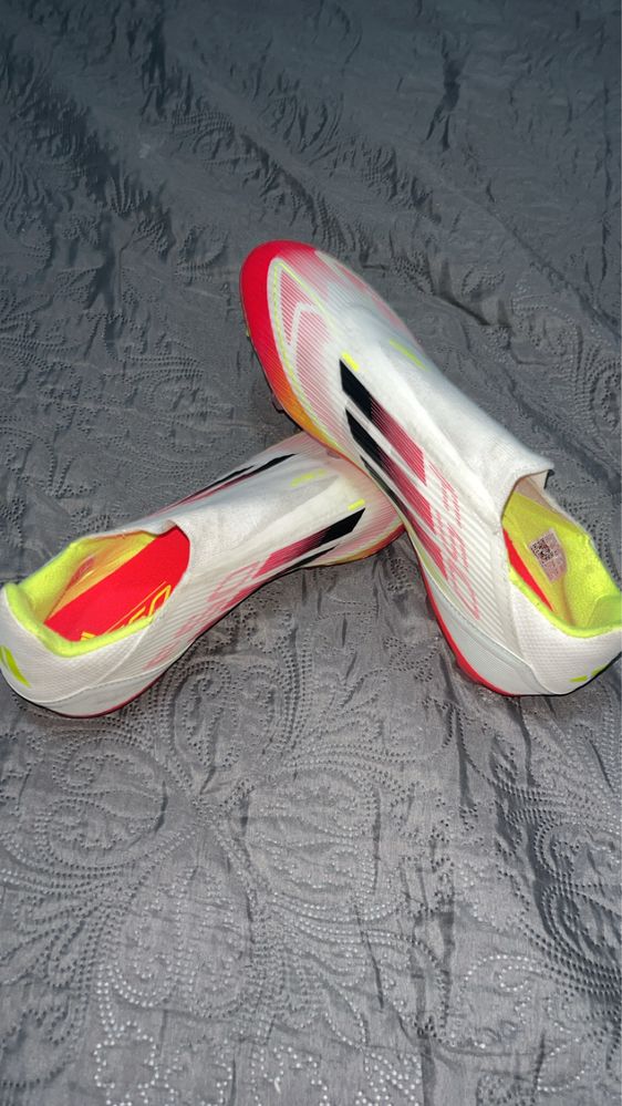 Chuteiras F50 semi novas