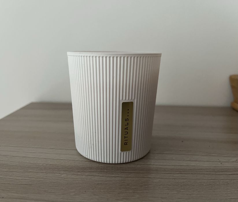 Rituals of Sakura świeca perfumowana zapachowa świeczka 140g