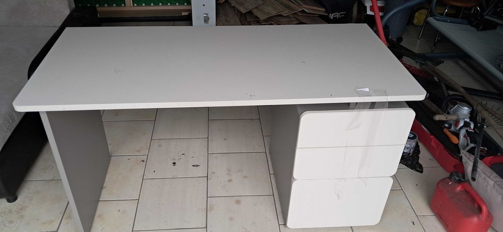 Biurko i komodę Vox