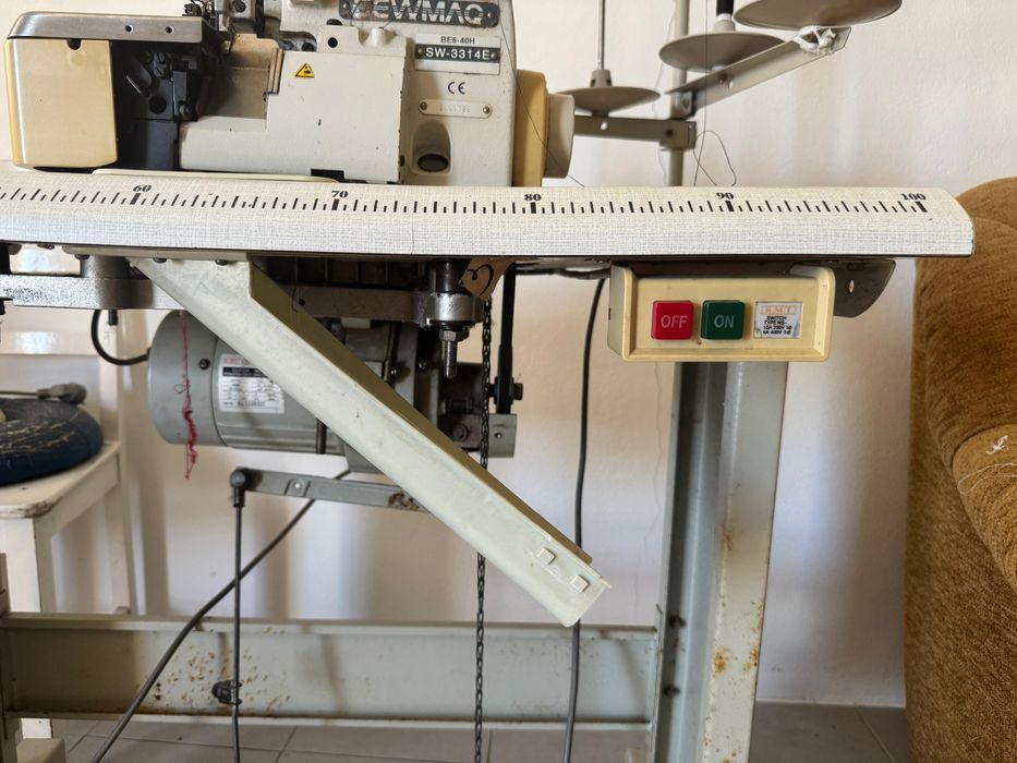 Máquina de Corta e Cose Sewmaq