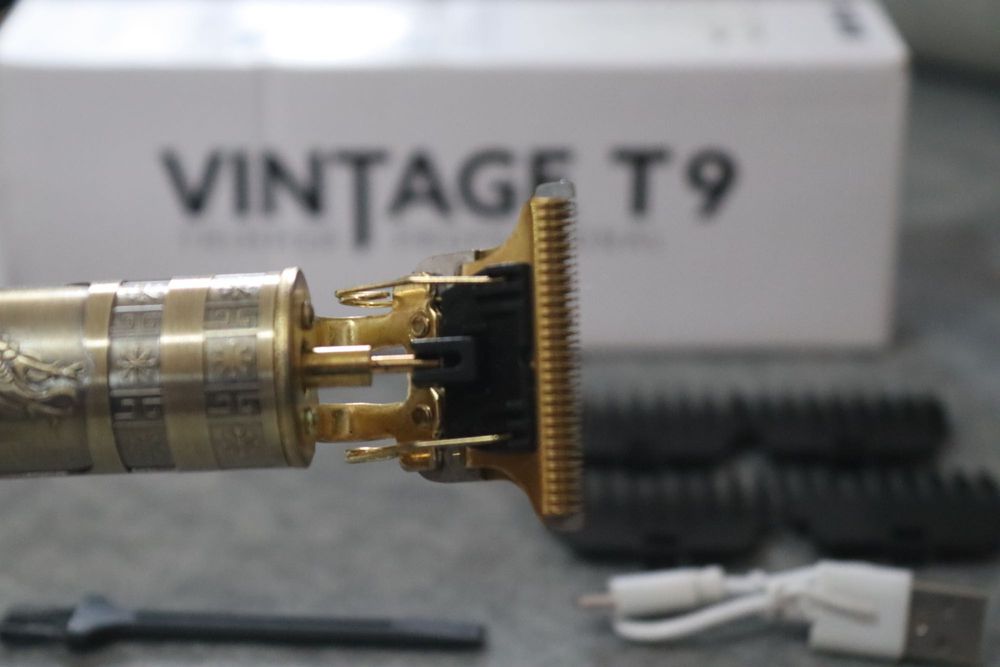 Máquina de Barba, Cabelo e Pelos T9 – USB com 4 Pentes