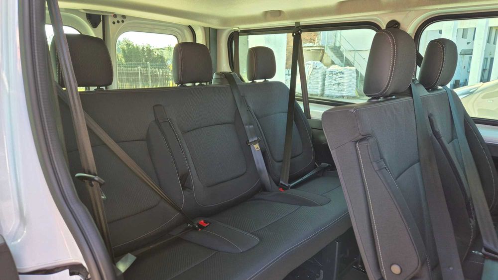 Nowy Renault Trafic, wynajem, bus 9 osobowy