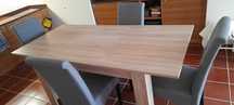 Mesa de jantar extensível incluindo cadeiras