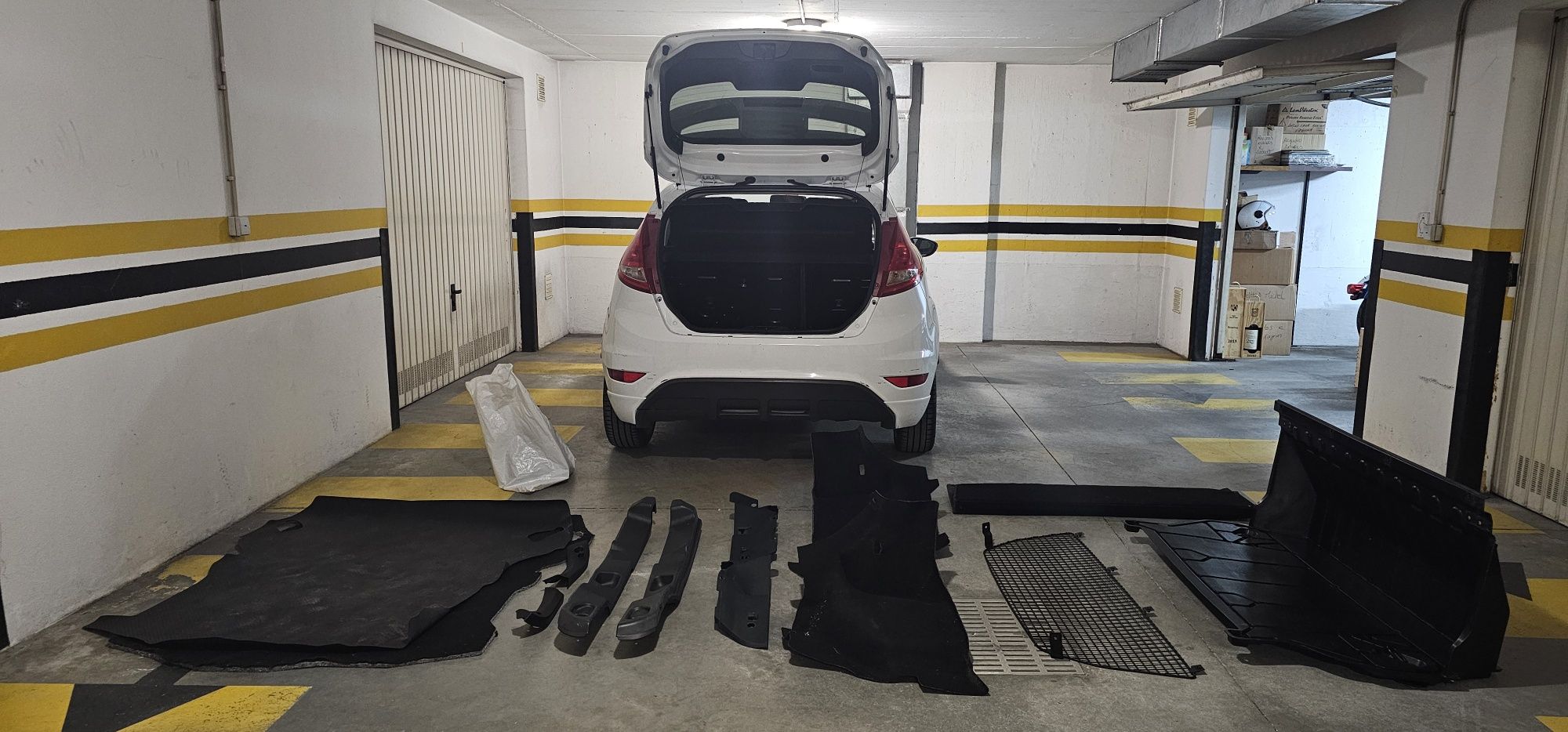 Ford Fiesta comercial INTERIOR COMPLETO