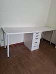 Mesa e gavetas IKEA
