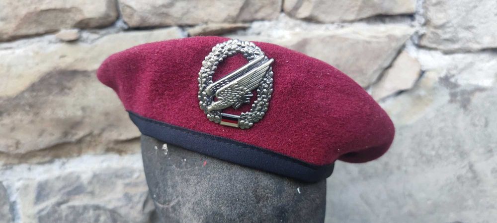 BERET wojskowy - Bundeswehra wojska spadochronowe z odznaką-rozmiar 59