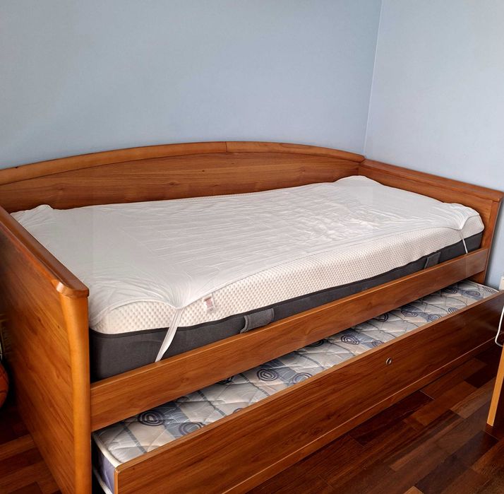 Cama de solteiro  com colchões
