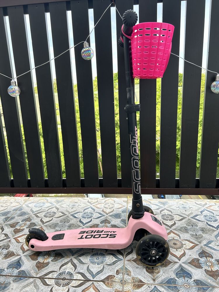 Hulajnoga trójkołowa dziecięca Scoot & Ride Highwaykick 3 LED rose