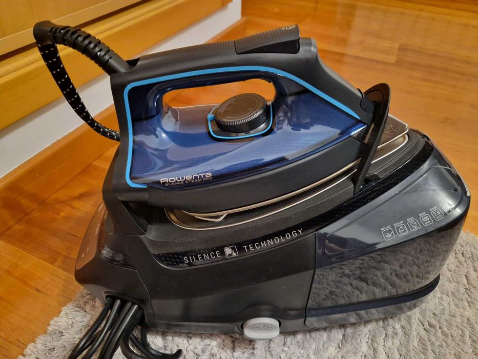 Ferro engomar com caldeira Rowenta Silence Steam Pro