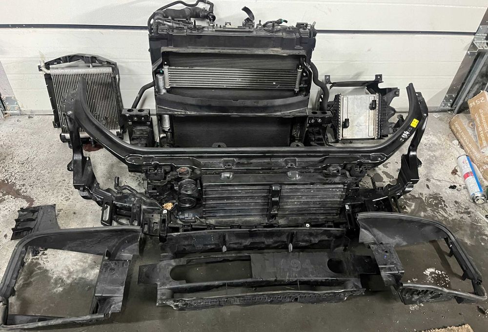 Range Rover Sport L494 Передня панель, телевізор