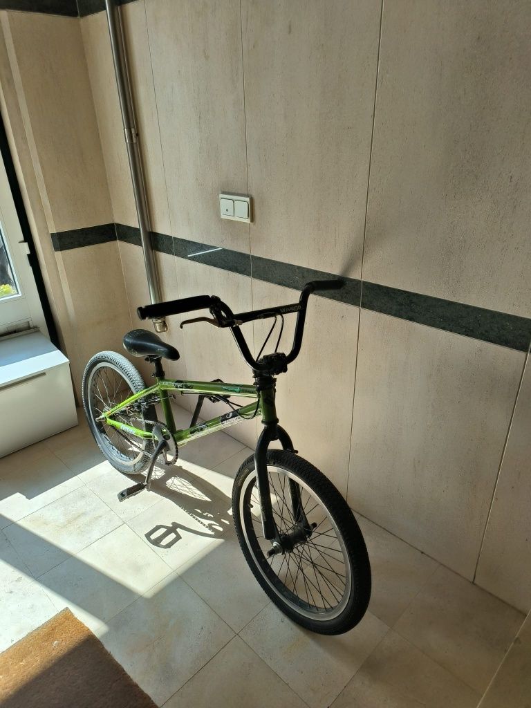 BMX verde aro 18- pronta pra andar